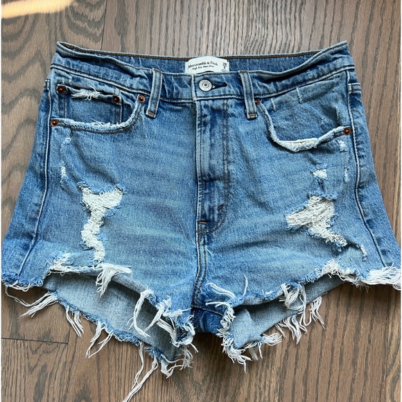 ABERCROMBIE & FITCH Distressed High-Rise The 2" Mom Shorts Cut-Off, Sz 28/6 - Picture 1 of 7